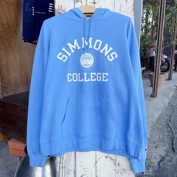 画像1: 【CHAMPION チャンピオン スウェットパーカー "SIMMONS COLLEGE"  NO.2509151】 (1)